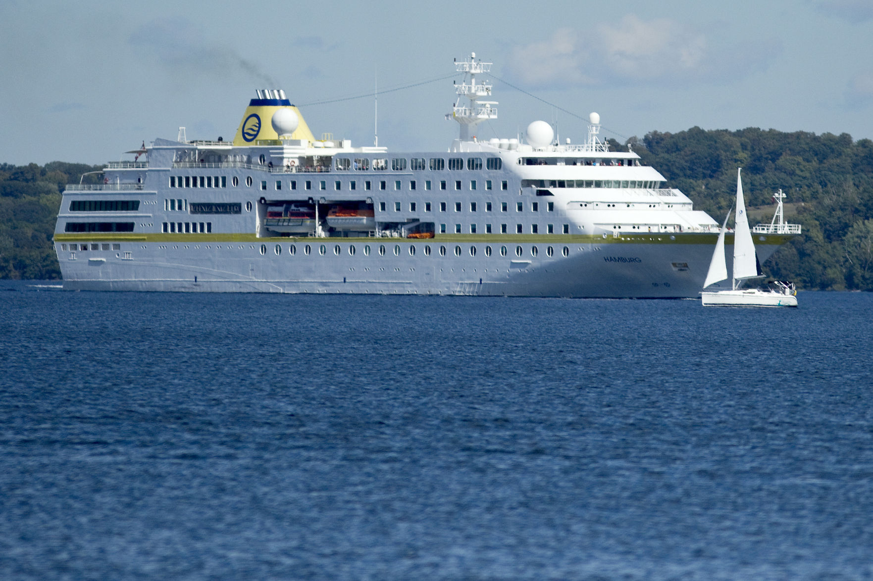 BAY CRUISE SHIPS